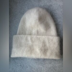 Aritzia Babaton Cashmere Cozy White Knit Beanie slouchy toque hat